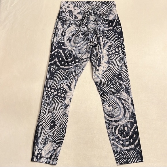 EuC LuLuLem0n HiGheSt TiMeS PaNt puLL-oN LuXtreMe WinGed MoSaiC WhItE NaVaL BlUe - Picture 7 of 11